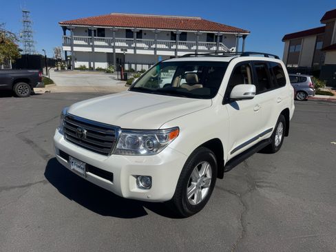 Used 2015 Toyota Land Cruiser image 4