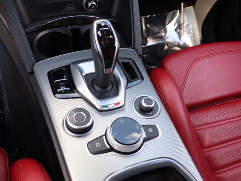 Used 2023 Alfa Romeo Stelvio Veloce image 31