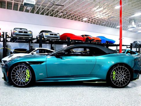 Used 2023 Aston Martin DBS image 3