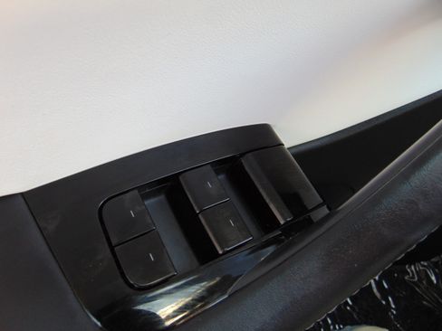 Used 2020 Tesla Model Y Long Range image 19