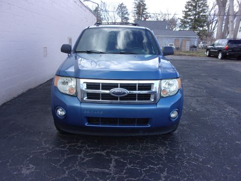 Used 2009 Ford Escape XLT image 2