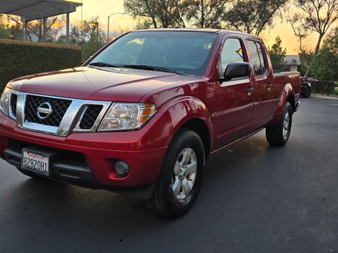 Used 2012 Nissan Frontier SV image 16