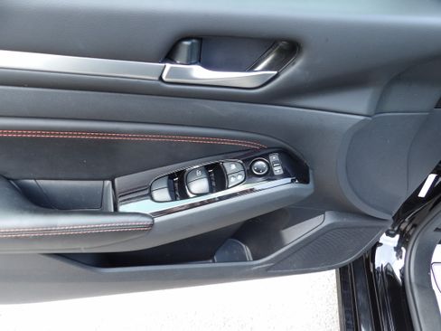 Used 2023 Nissan Altima 2.5 SR image 6