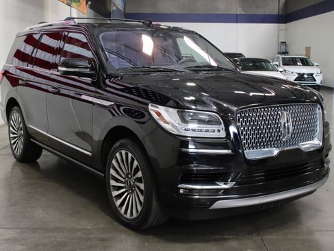 Used 2020 Lincoln Navigator Luxury image 2