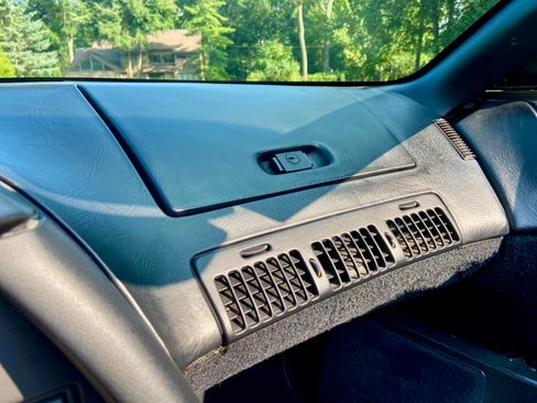 Used 1991 Chevrolet Corvette image 28