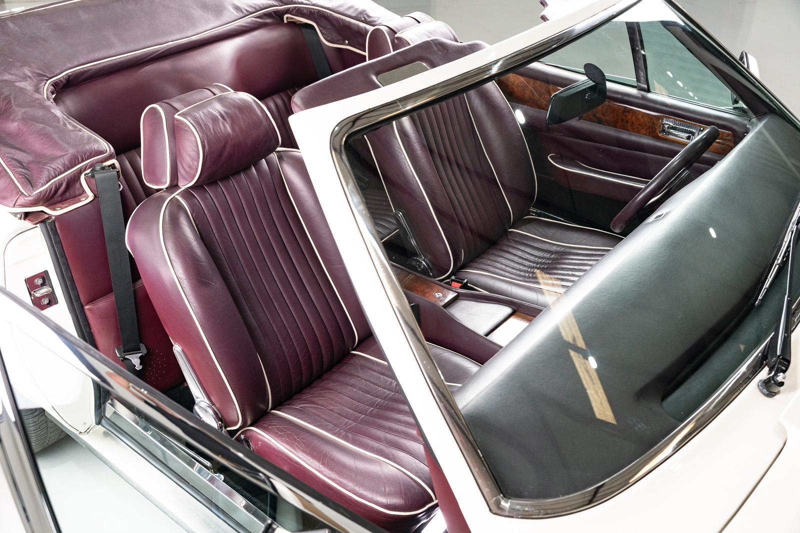 Used 1988 Aston Martin V8 Vantage RWD image 28