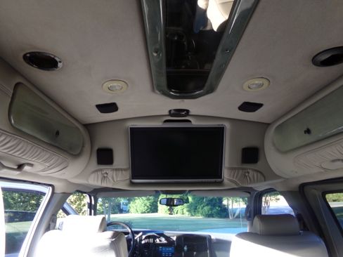 Used 2005 Chevrolet Express 1500 AWD Passenger image 20