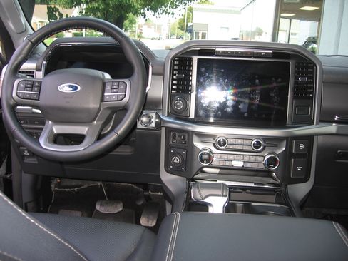 Used 2021 Ford F150 Lariat image 8