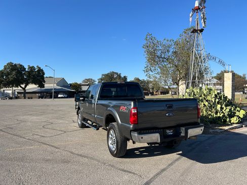 Used 2015 Ford F350 Lariat image 6