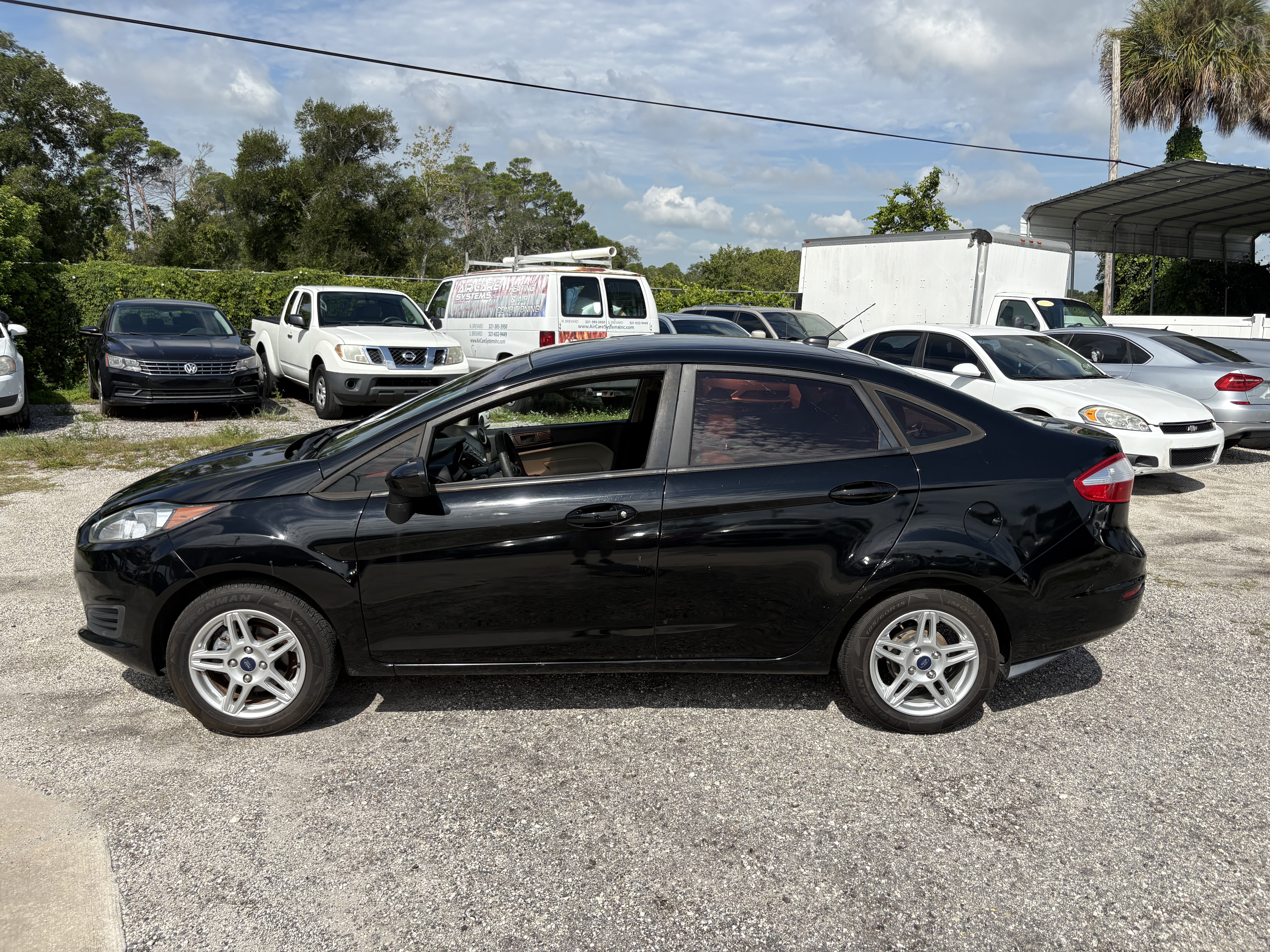 Used 2017 Ford Fiesta SE Sedan FWD image 5