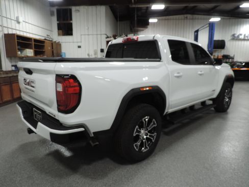 Used 2024 GMC Canyon AT4 image 23