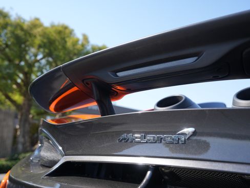 Used 2020 McLaren 600LT Spider RWD image 21