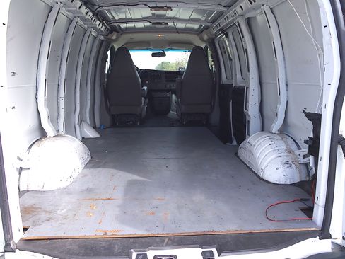 Used 2019 Chevrolet Express 2500 image 11