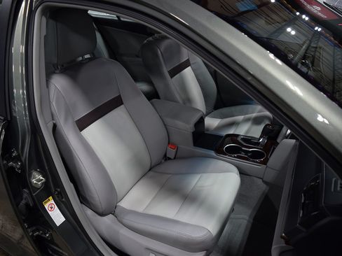 Used 2012 Toyota Camry XLE image 22