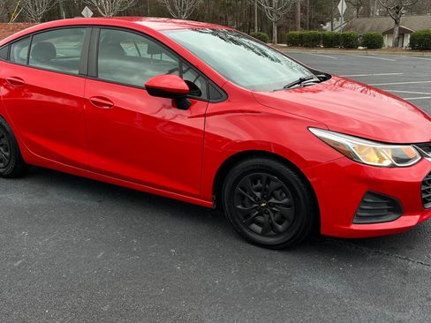 Used 2019 Chevrolet Cruze LS image 3