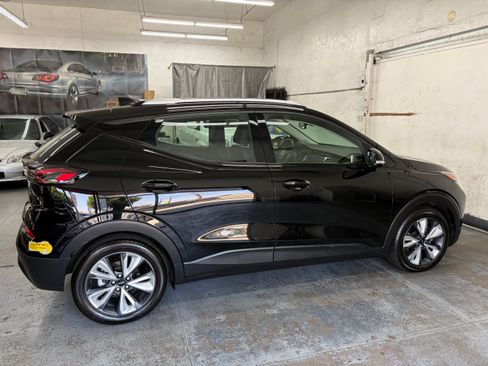 Used 2022 Chevrolet Bolt EUV LT FWD image 9