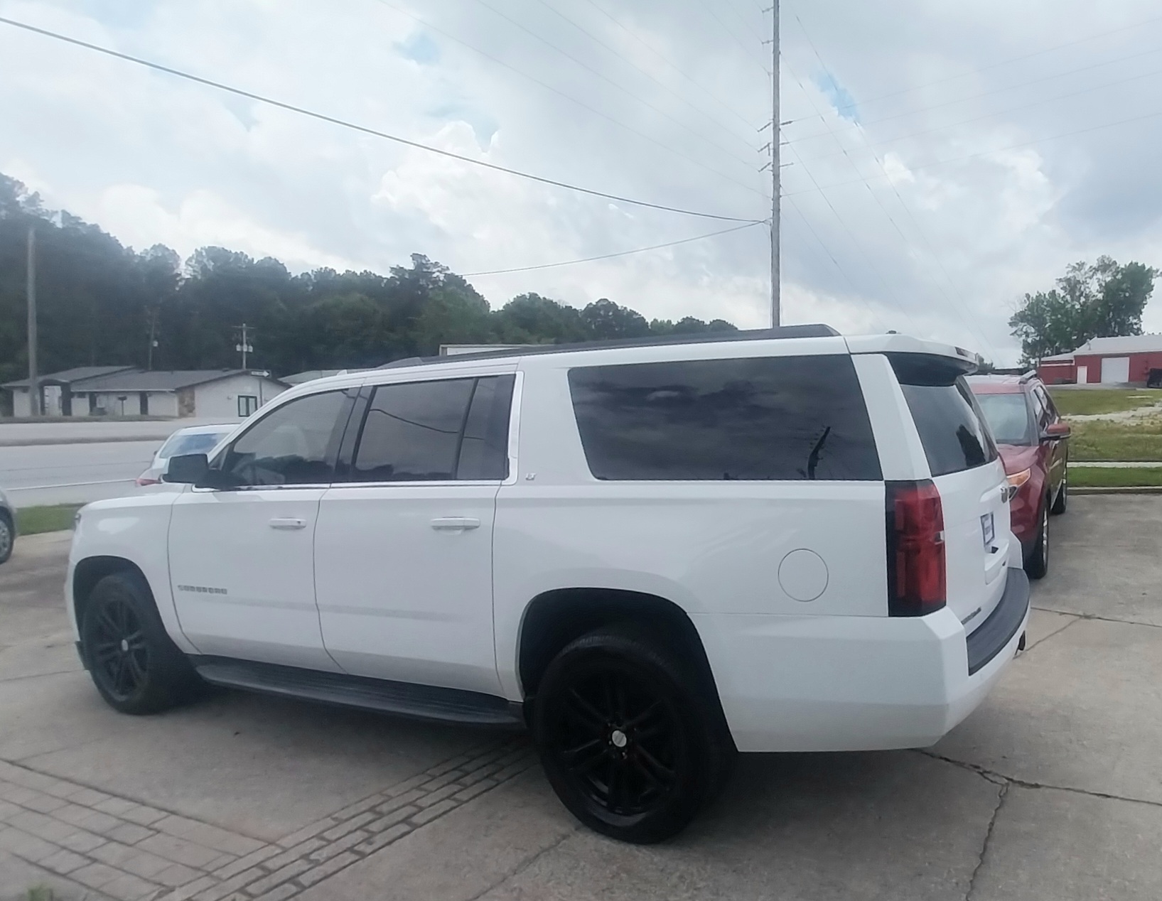 Used 2017 Chevrolet Suburban 2WD LT image 4
