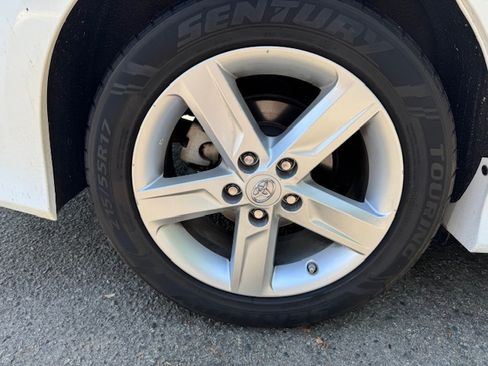 Used 2014 Toyota Camry FWD image 25