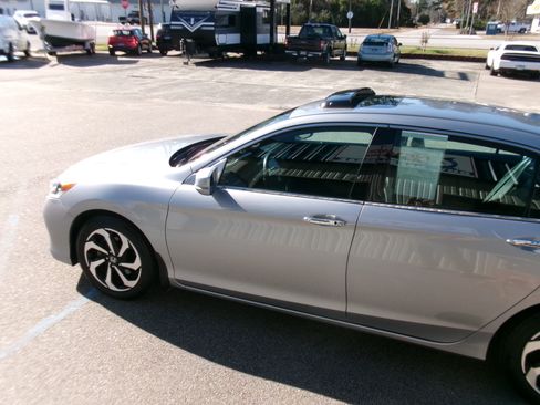 Used 2017 Honda Accord EX-L image 19