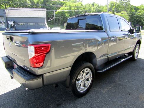 Used 2017 Nissan Titan XD 4x4 Crew Cab image 4