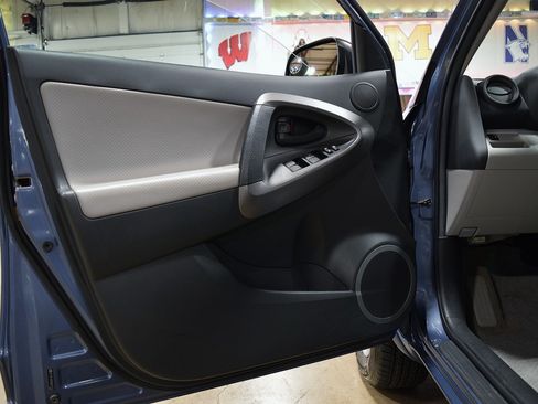 Used 2012 Toyota RAV4 Limited image 29