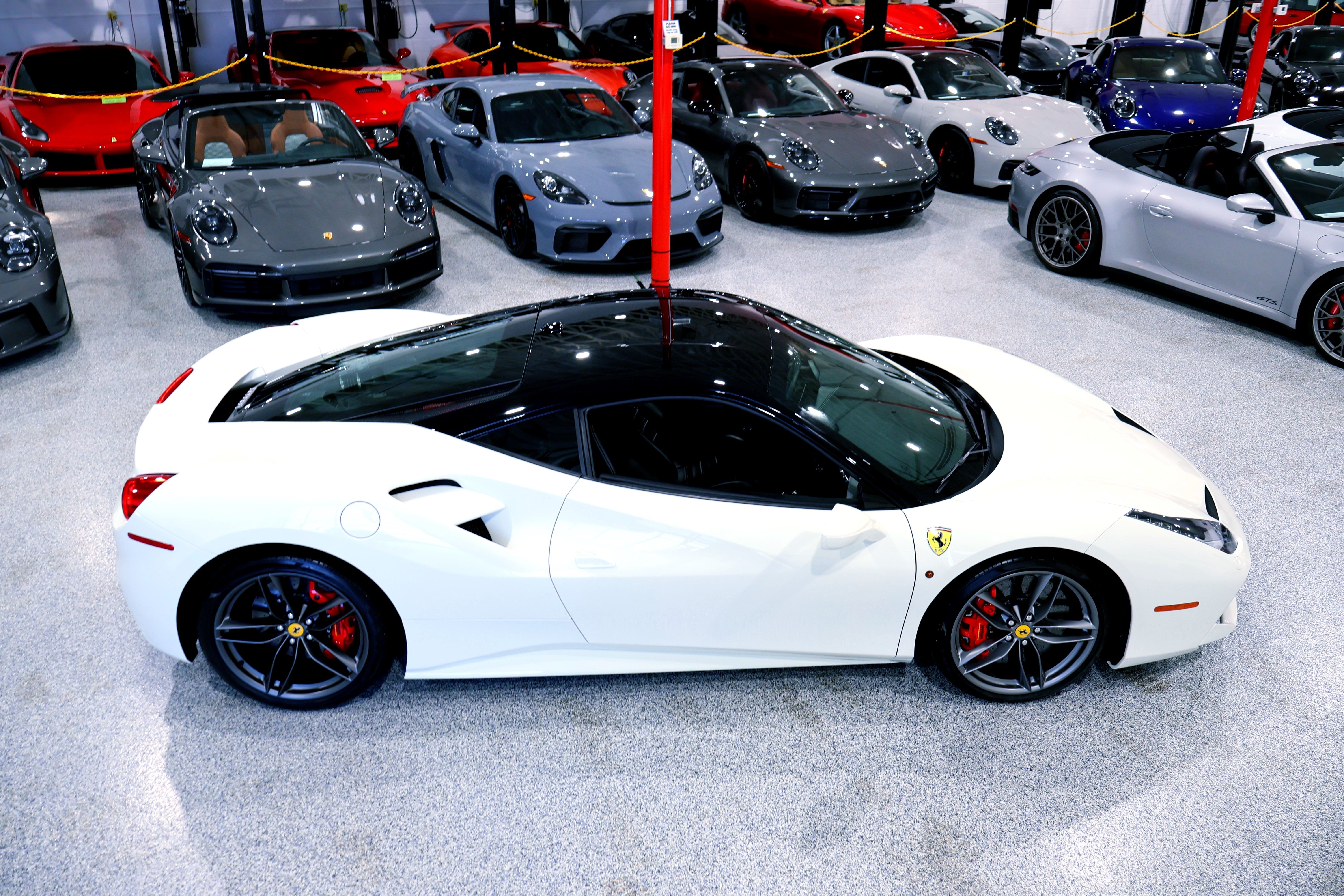 Used 2016 Ferrari 488 GTB RWD image 9
