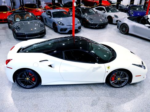 Used 2016 Ferrari 488 GTB RWD image 8