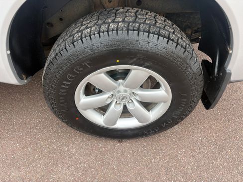 Used 2014 Nissan Titan 4x4 Crew Cab image 9