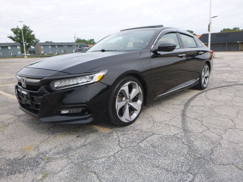 Used 2018 Honda Accord 1.5T Touring image 2