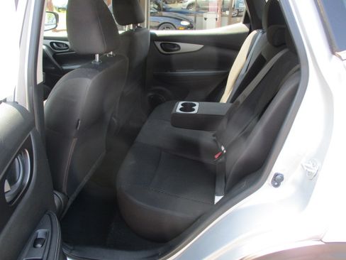 Used 2017 Nissan Rogue Sport S image 18