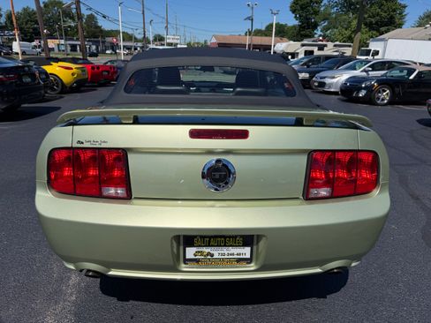 Used 2006 Ford Mustang GT Premium Convertible RWD image 28