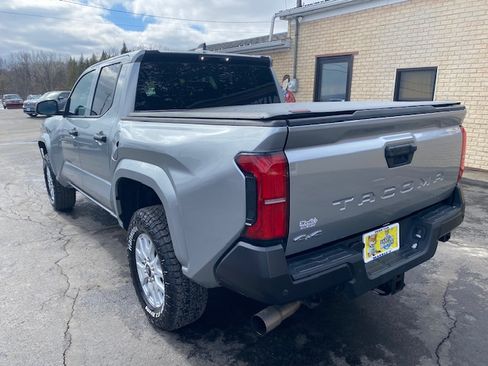 Used 2024 Toyota Tacoma SR image 9