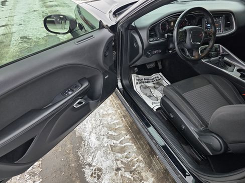 Used 2019 Dodge Challenger SXT image 11