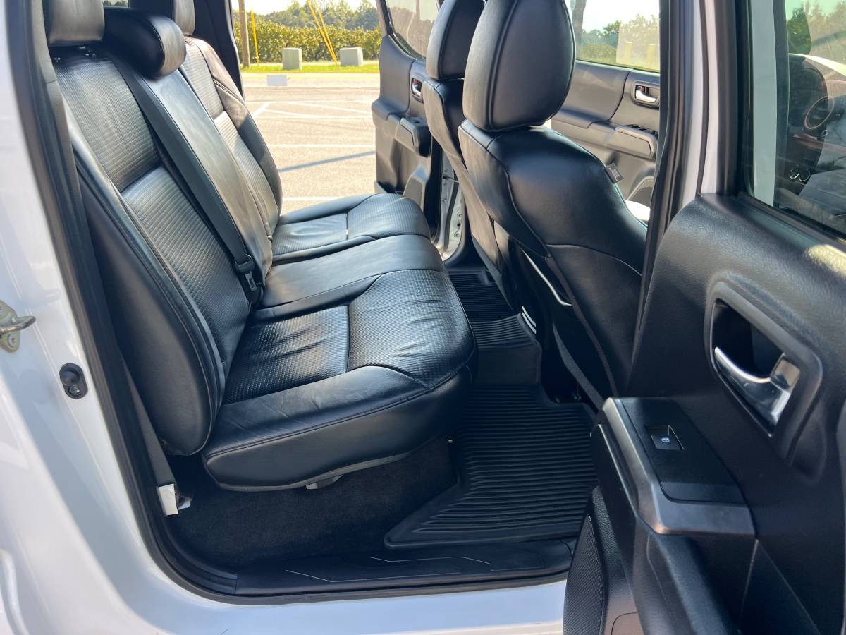 Used 2020 Toyota Tacoma TRD Sport AWD/4WD image 17