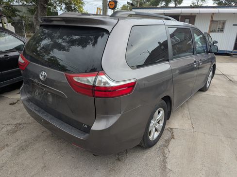 Used 2015 Toyota Sienna LE image 4
