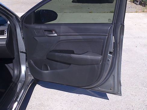 Used 2017 Hyundai Elantra Sedan FWD image 11
