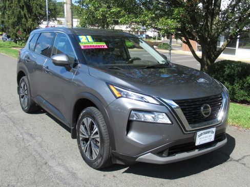 Used 2021 Nissan Rogue SV image 1