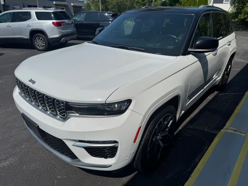 Used 2022 Jeep Grand Cherokee 4WD Summit image 3