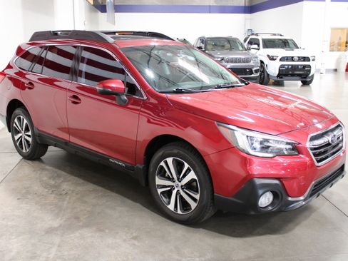 Used 2018 Subaru Outback 3.6R Limited AWD/4WD image 2
