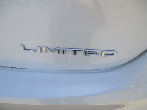 Used 2017 Toyota Avalon Limited FWD image 19