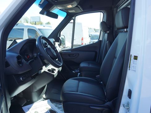 Used 2025 Mercedes-Benz Sprinter 2500 image 7