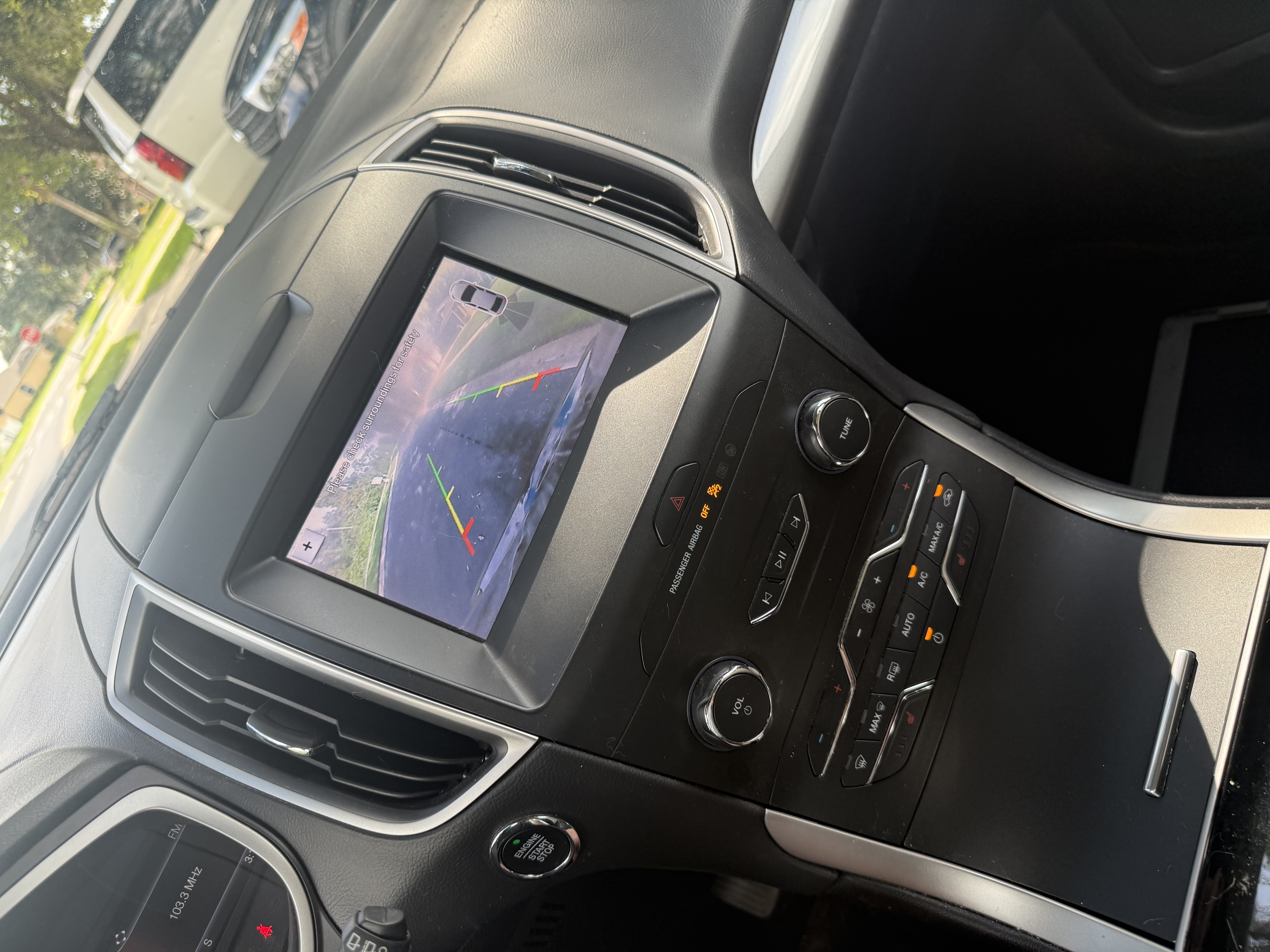 Used 2019 Ford Edge FWD SEL image 11
