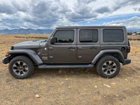 Used 2018 Jeep Wrangler 4WD Unlimited Sahara image 2