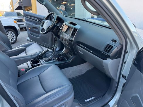 Used 2005 Lexus GX 470 image 32