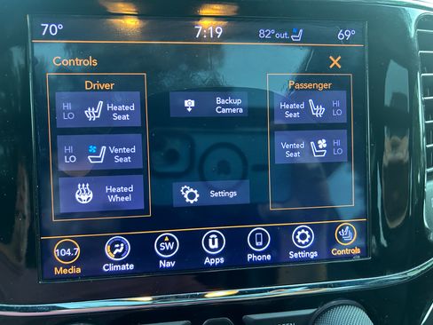 Used 2020 Jeep Grand Cherokee 4WD Limited image 23