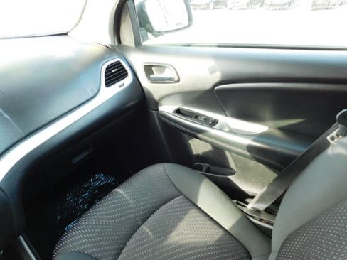 Used 2018 Dodge Journey SXT image 19