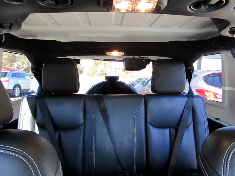 Used 2014 Jeep Wrangler 4WD Unlimited Polar Edition image 26
