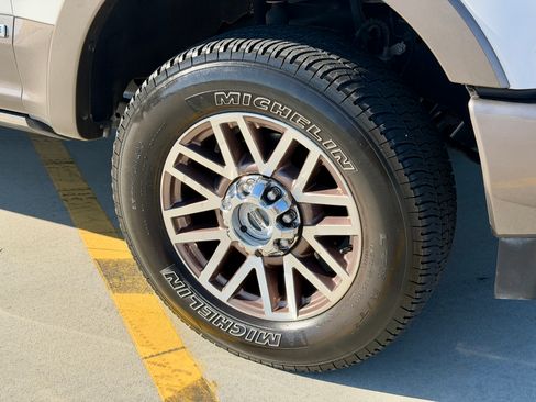 Used 2019 Ford F250 King Ranch image 3