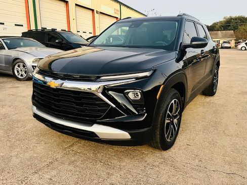 Used 2024 Chevrolet TrailBlazer LT image 3