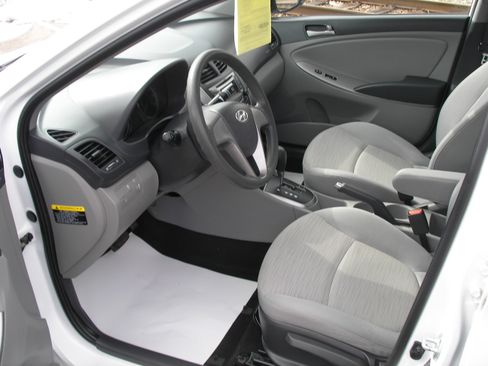 Used 2017 Hyundai Accent SE image 6